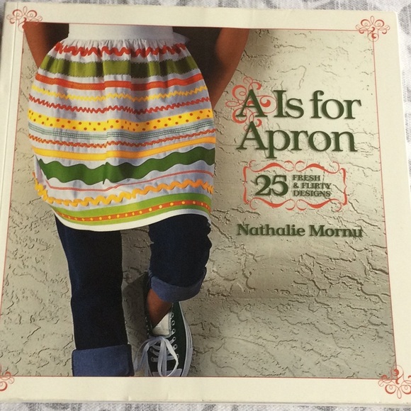 Laura Ashley apron and Apron pattern book - Picture 3 of 12